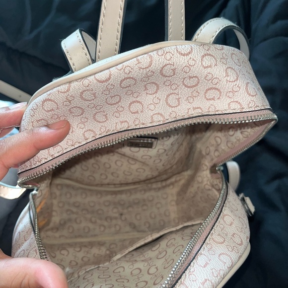 Guess backpack - Picture 3 of 4